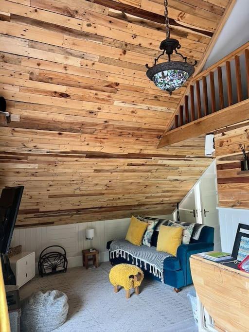 The Shed . A Cosy, Peaceful, 96% Recycled, Chalet. Swansea Buitenkant foto